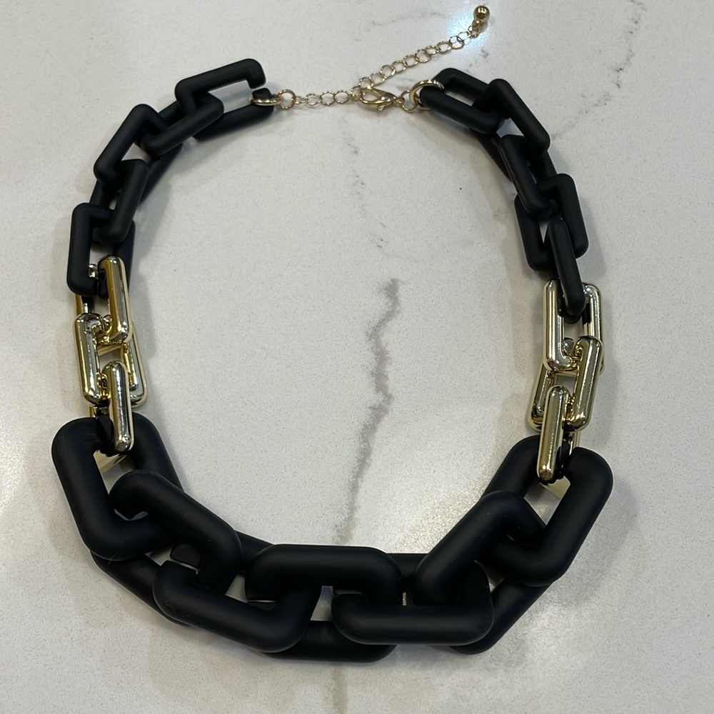 Matte chain necklace